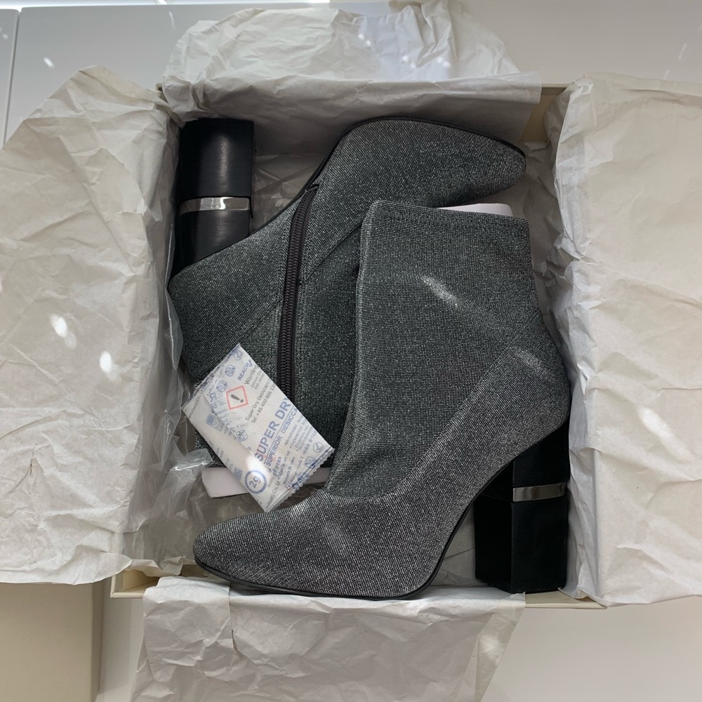 [NIB w/ defects] MARC FISHER ANKLE BOOTS in 7.5